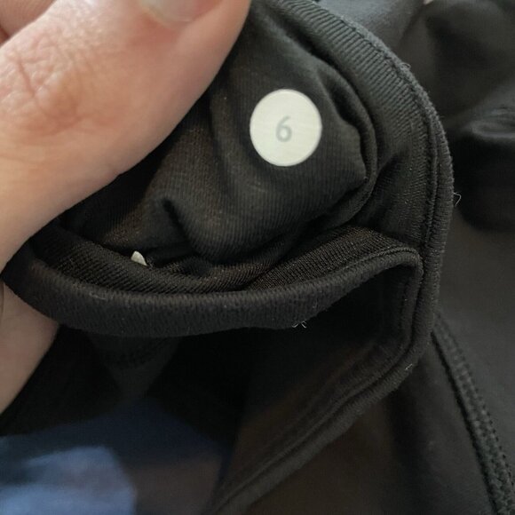 Lululemon Leggings Women’s Size 6 Capri Length Measures 26x19 Black - Picture 4 of 9